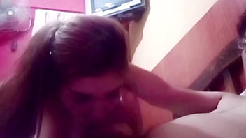 Fazendo sexo oral pro dotado engolindo até última gota