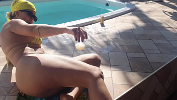 Sexo quente na piscina pornô brasileiro