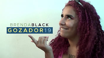 Atriz brasileira gizando em cena de sexo de verdade