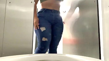 Videos de sexo camera escondida no banheiro público masculino