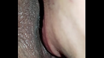 Sexo negao lingua na buceta
