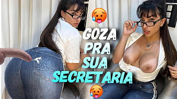 Patrão e secretaria fazendo sexo