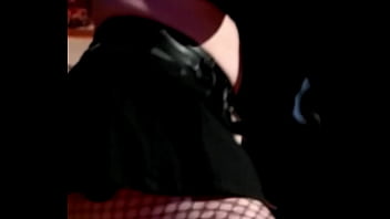 Video sexo mulher usando lingerie de couro e botas
