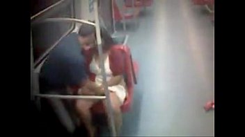 Irmãzinha esfregando no metrôs sexo