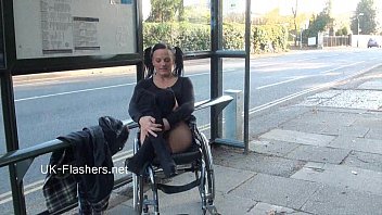 Homem em cadeira de roda fazendo sexo