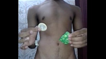 Xvideos gay tirando camisinha