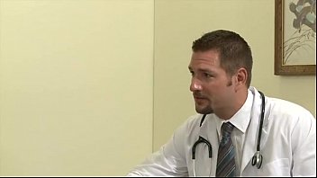 Medico gay faz sexo homem todo engravatado