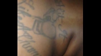 Tatuagem sexi nas costas pele negra