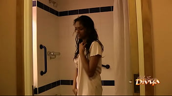 Sexo porno leabico no chuveiro